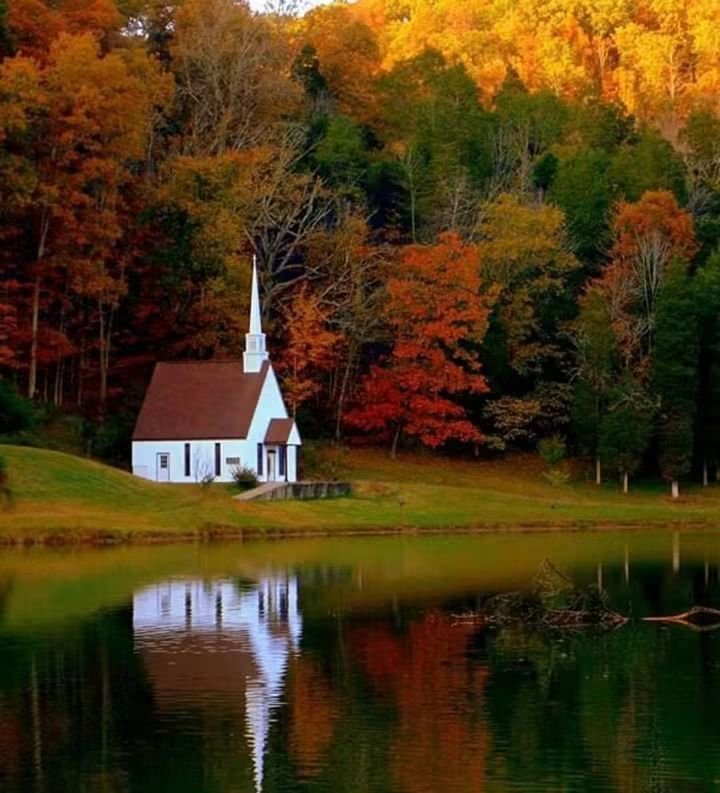 Solve It's a beautifully reflective day! jigsaw puzzle online with 16 ...
